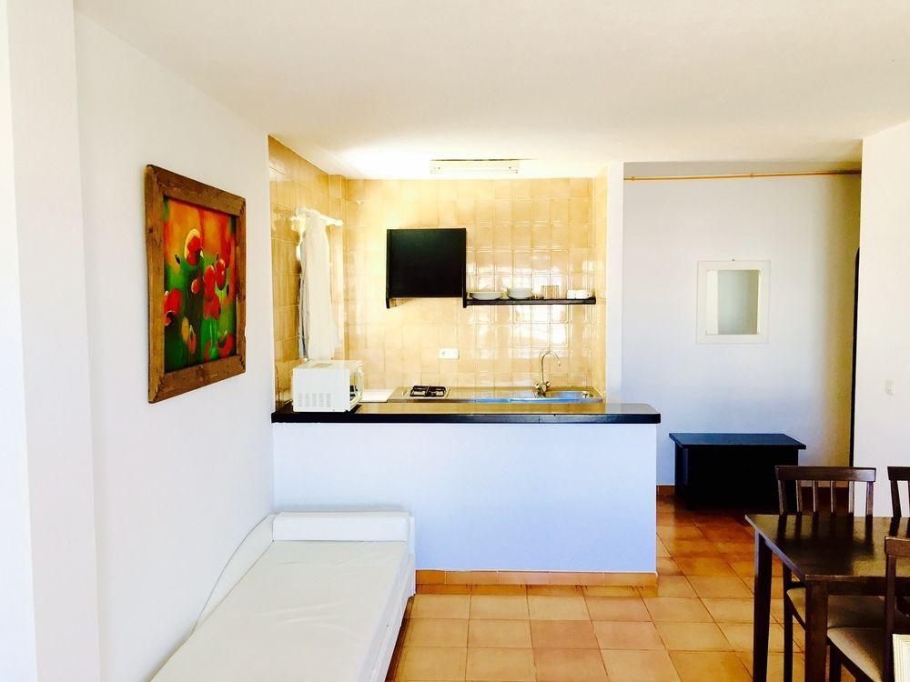 Apartamentos San Antonio Beach Esterno foto