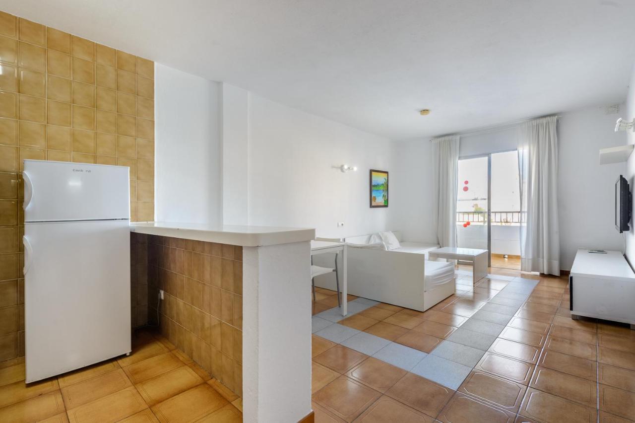 Apartamentos San Antonio Beach Esterno foto