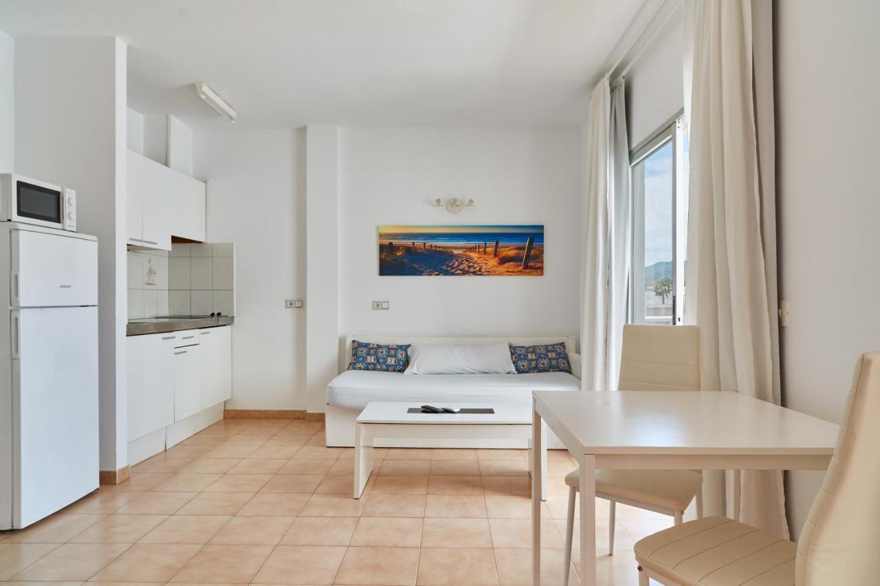 Apartamentos San Antonio Beach Esterno foto