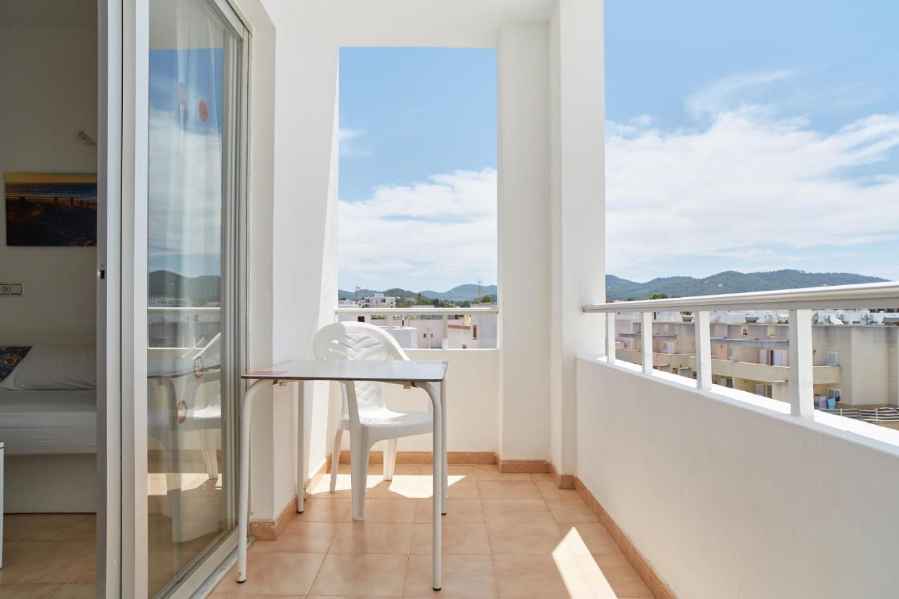 Apartamentos San Antonio Beach Esterno foto
