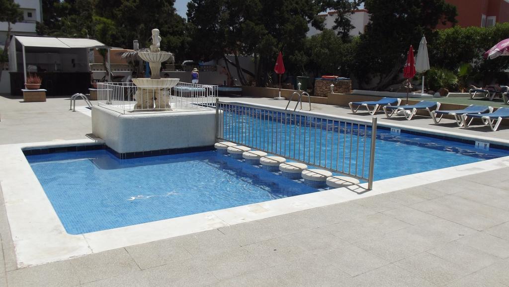 Apartamentos San Antonio Beach Esterno foto