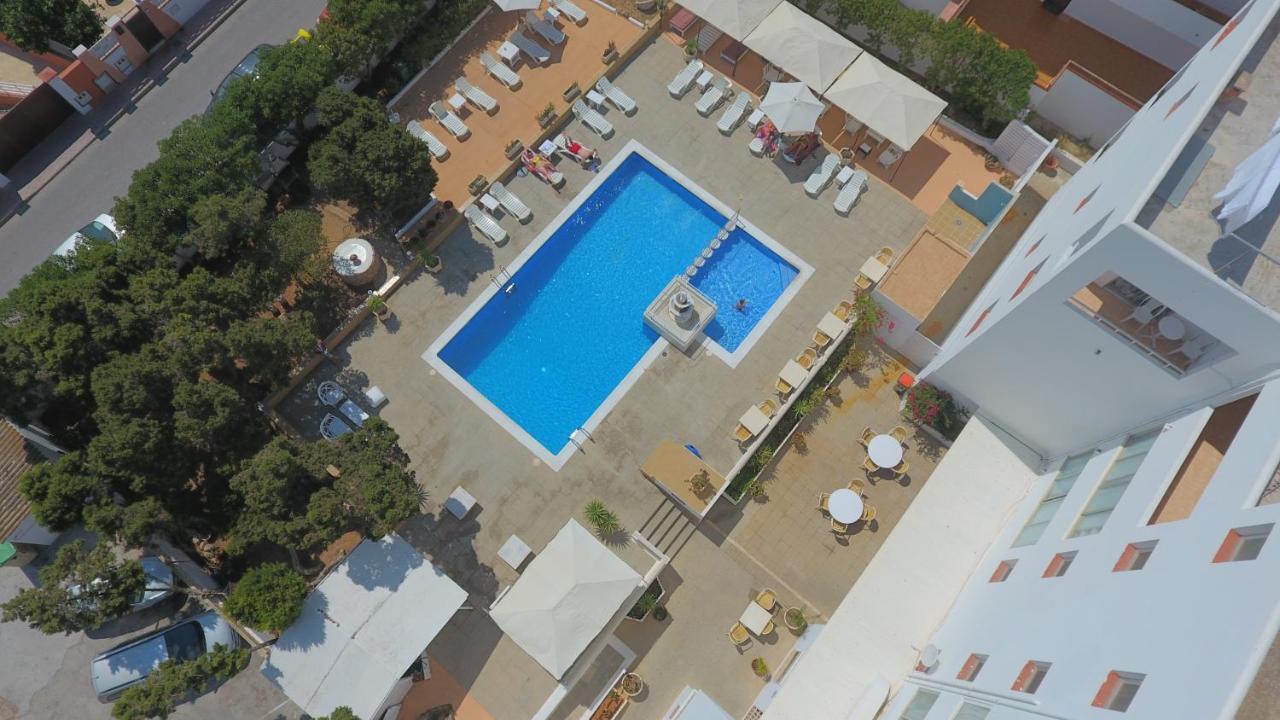 Apartamentos San Antonio Beach Esterno foto