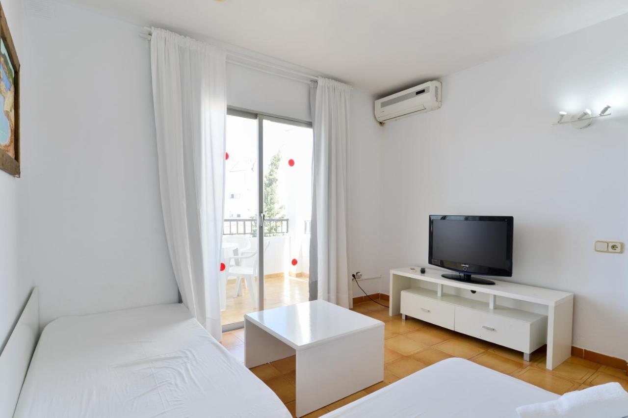 Apartamentos San Antonio Beach Esterno foto